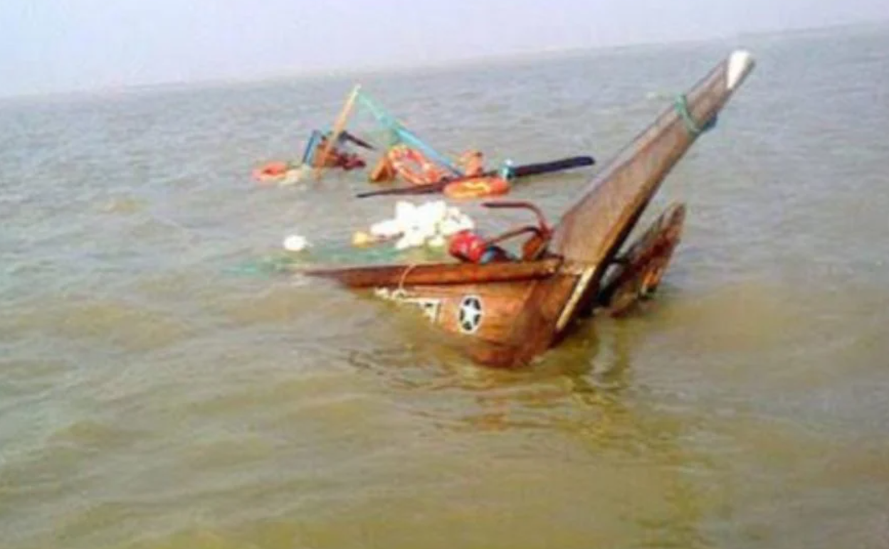 বঙ্গোপসাগরে ট্রলারডুবি, ৫ জেলে নিখোঁজ