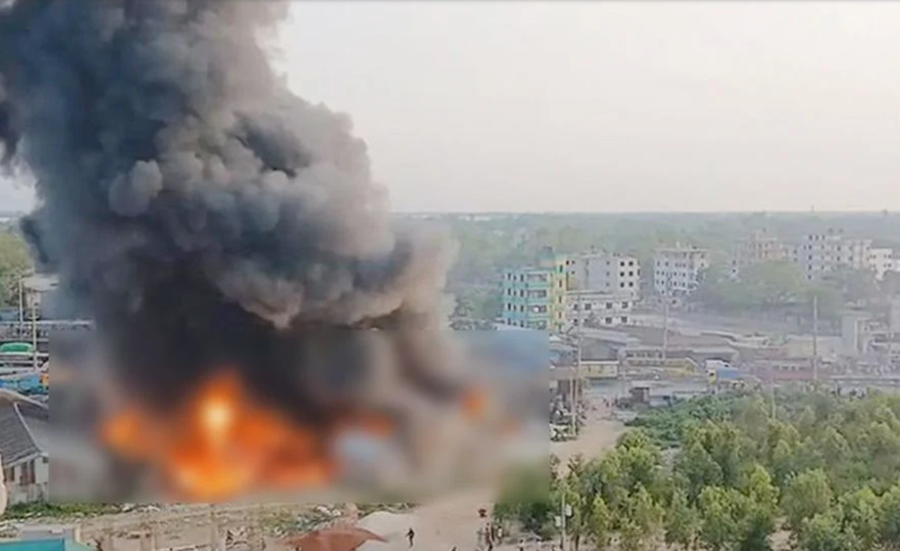 গাজীপুরে ঝুটের গুদামে আগুন, নিয়ন্ত্রণে ৫ ইউনিট