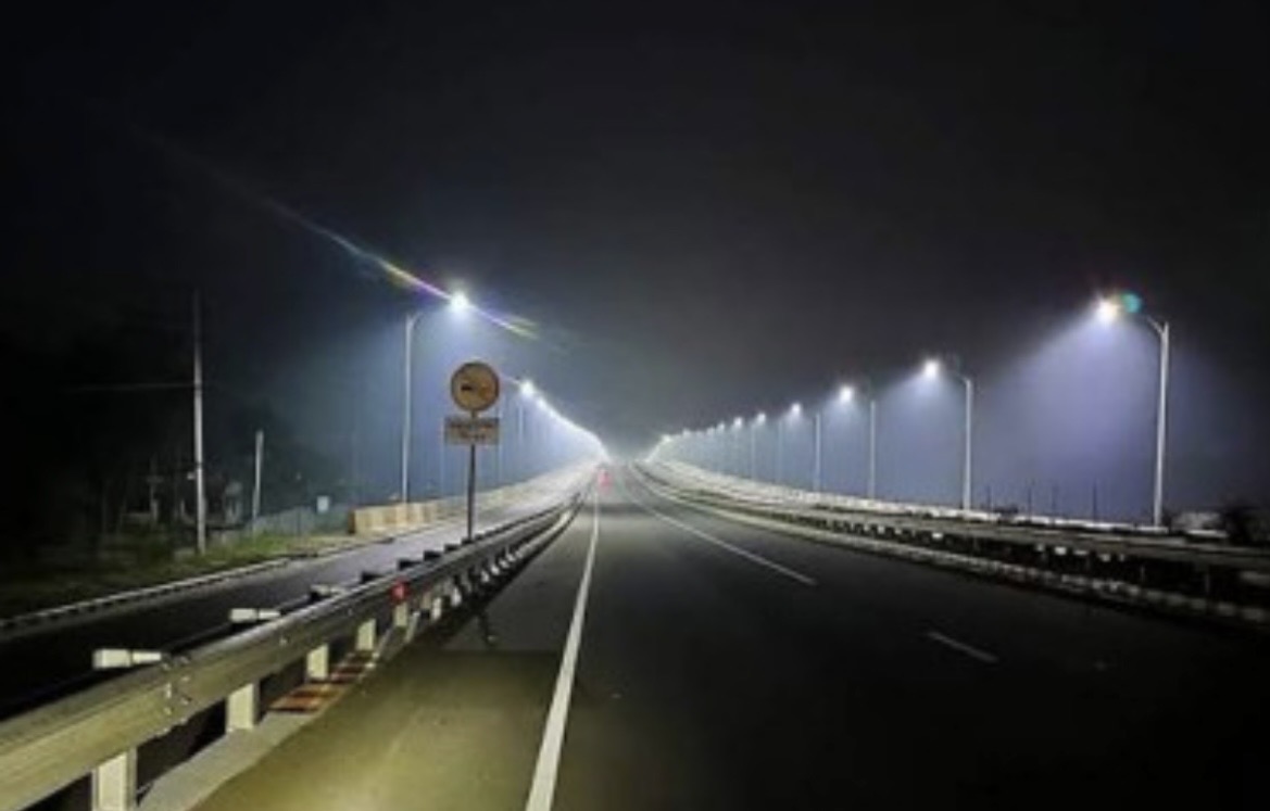 রেস করতে গিয়ে বাইকারের মৃত্যু
