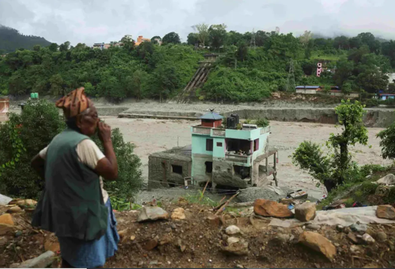 নেপালে মৃতের সংখ্যা হাজার ছাড়িয়েছে