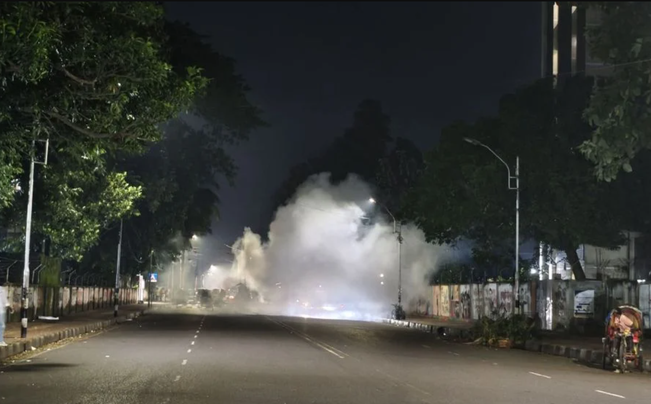 ঢাকা বিশ্ববিদ্যালয় এলাকায় তিন ককটেল বিস্ফোরণ