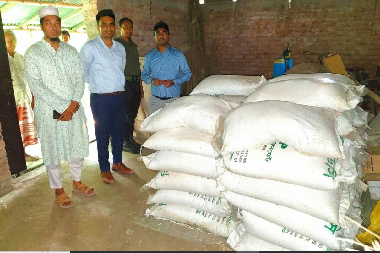 রাজশাহীতে মজুত রাখা ১২৯ বস্তা সার জব্দ