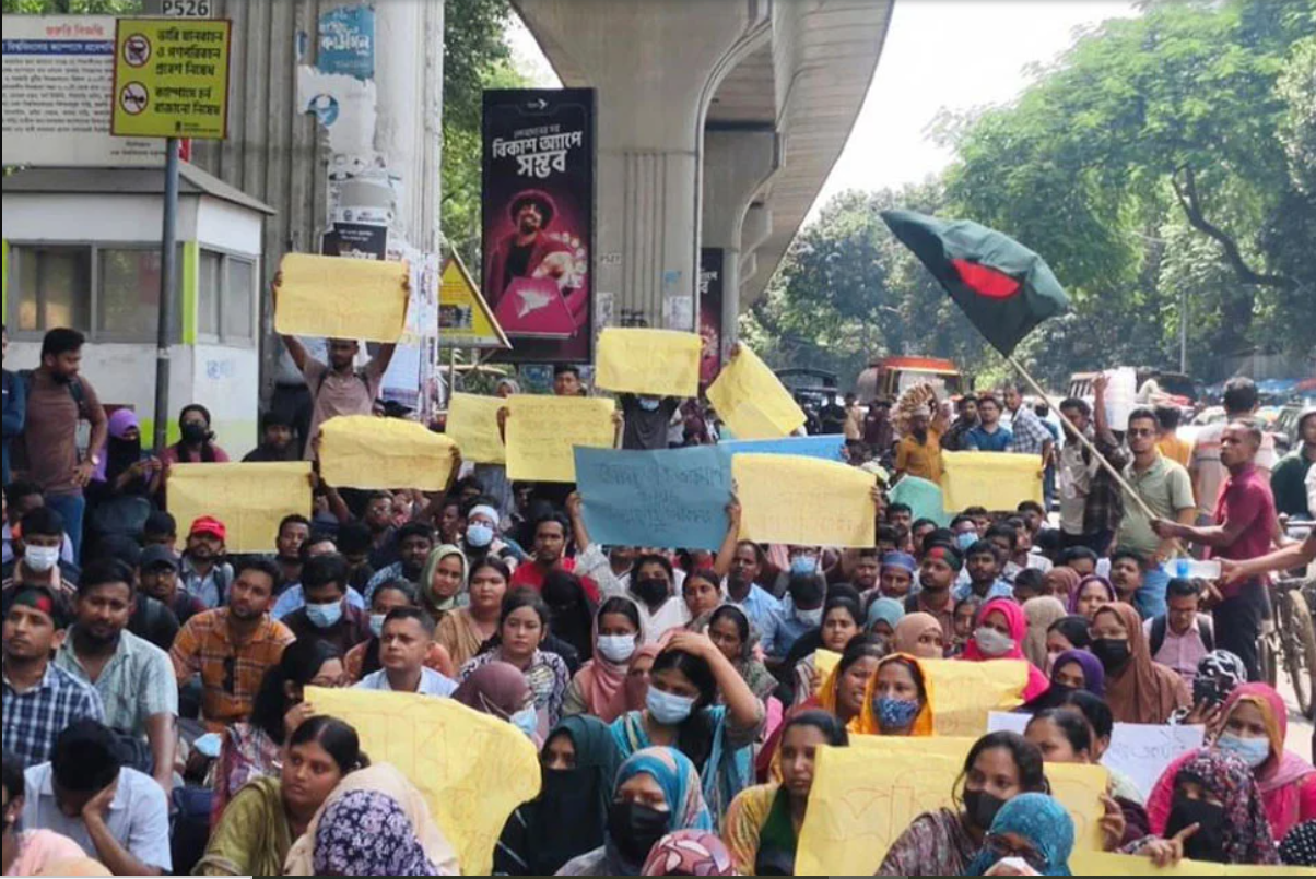 নিয়োগপত্রের দাবিতে শাহবাগে প্রাথমিকের নিয়োগবঞ্চিতদের অবস্থান