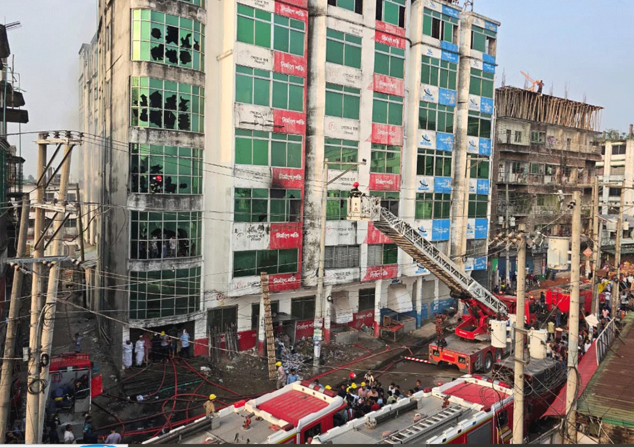 গাজীপুরে পোশাক কারখানায় আগুন, নিয়ন্ত্রণে ৯ ইউনিট