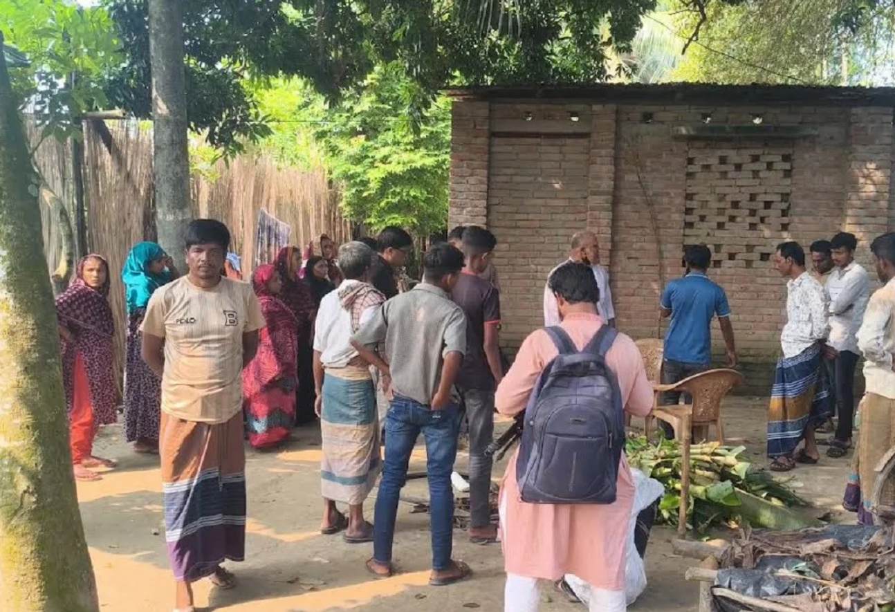 শৈলকুপায় অস্ত্রের মুখে জিম্মি করে কৃষকের বাড়িতে ডাকাতি