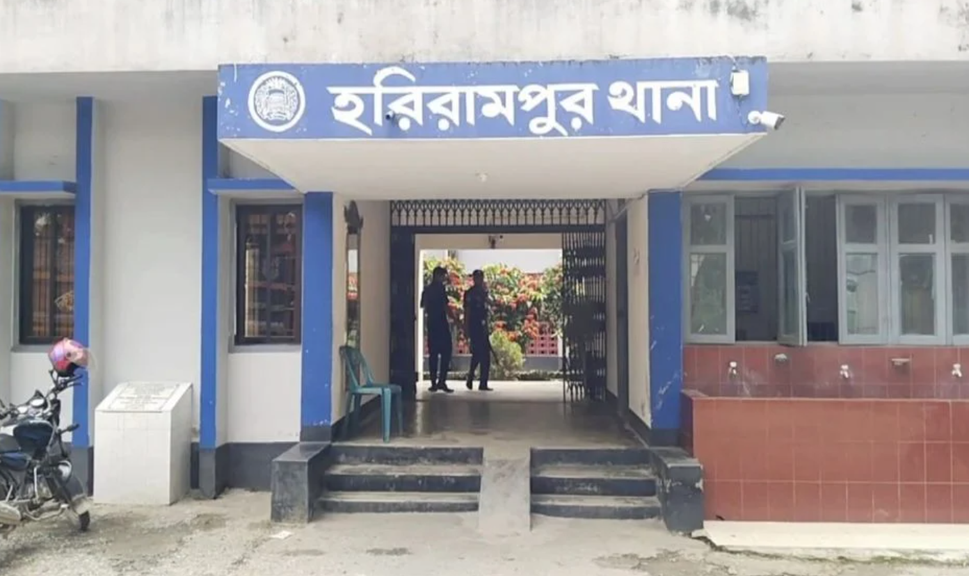থানার অস্ত্রাগার থেকে পিস্তল-ম্যাগাজিন উধাও…
