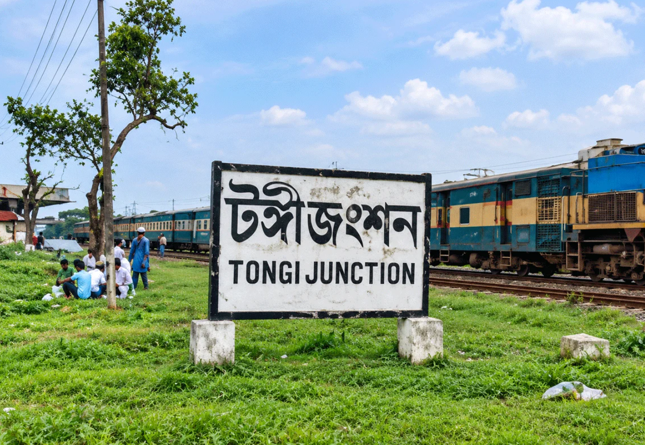 টঙ্গীতে ট্রেনে পাথর নিক্ষেপ ও ছিনতাই, নিরাপত্তাহীনতায় যাত্রীরা