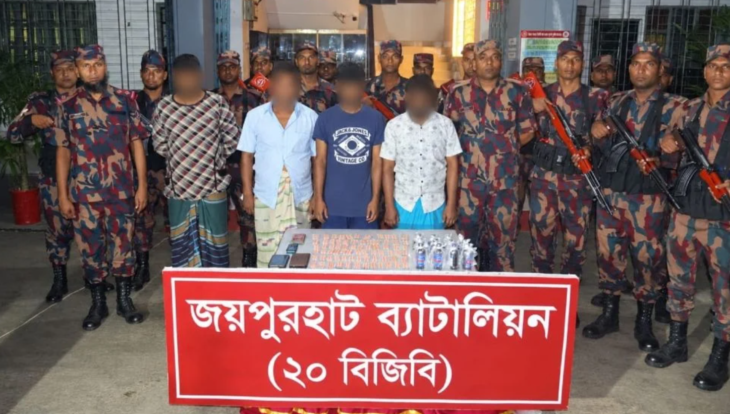 হিলিতে মাদকসহ বিএনপির চার নেতাকর্মী গ্রেফতার