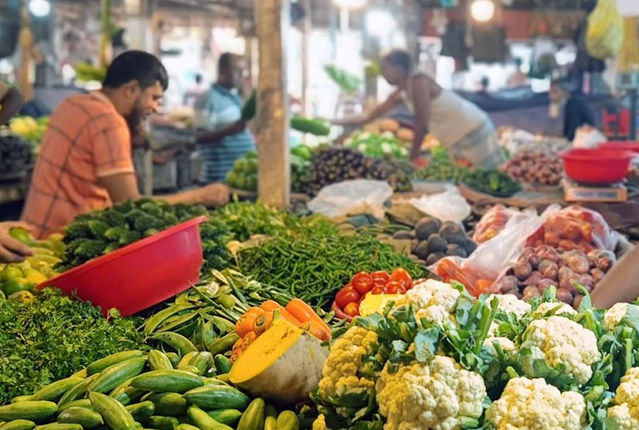 সরবরাহ বাড়লেও মানিকগঞ্জে কমছে না সবজির দাম