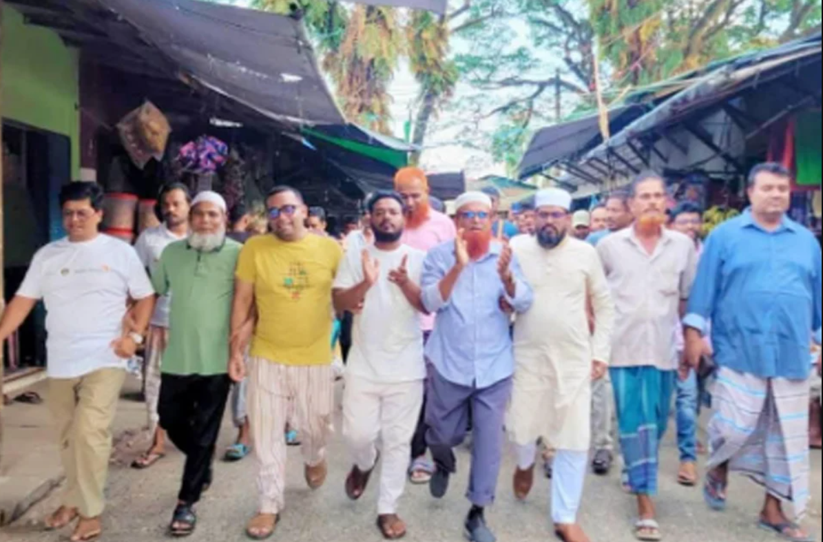 পর্যটকদের জন্য সেন্টমার্টিন খুলে দেওয়ায় আনন্দ মিছিল
