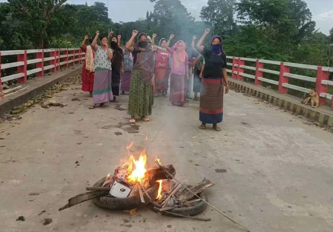 ৬ দিন ধরে চলছে অবরোধ, জিম্মি সাজেকবাসী