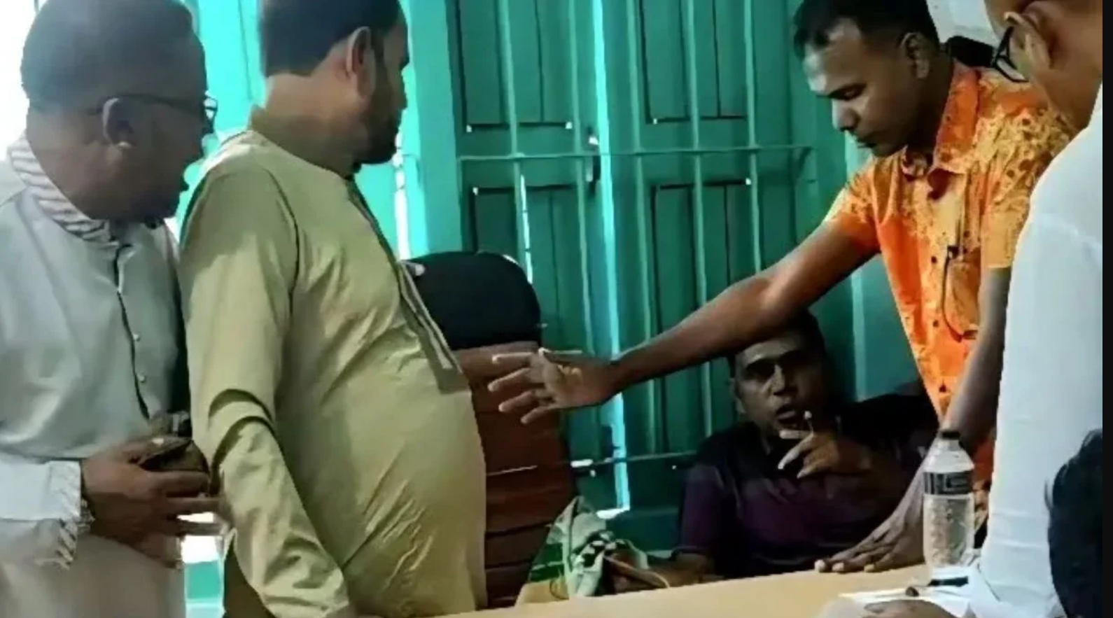 চাঁদা না পেয়ে ইউপি সদস্যকে মারধর বিএনপি নেতার