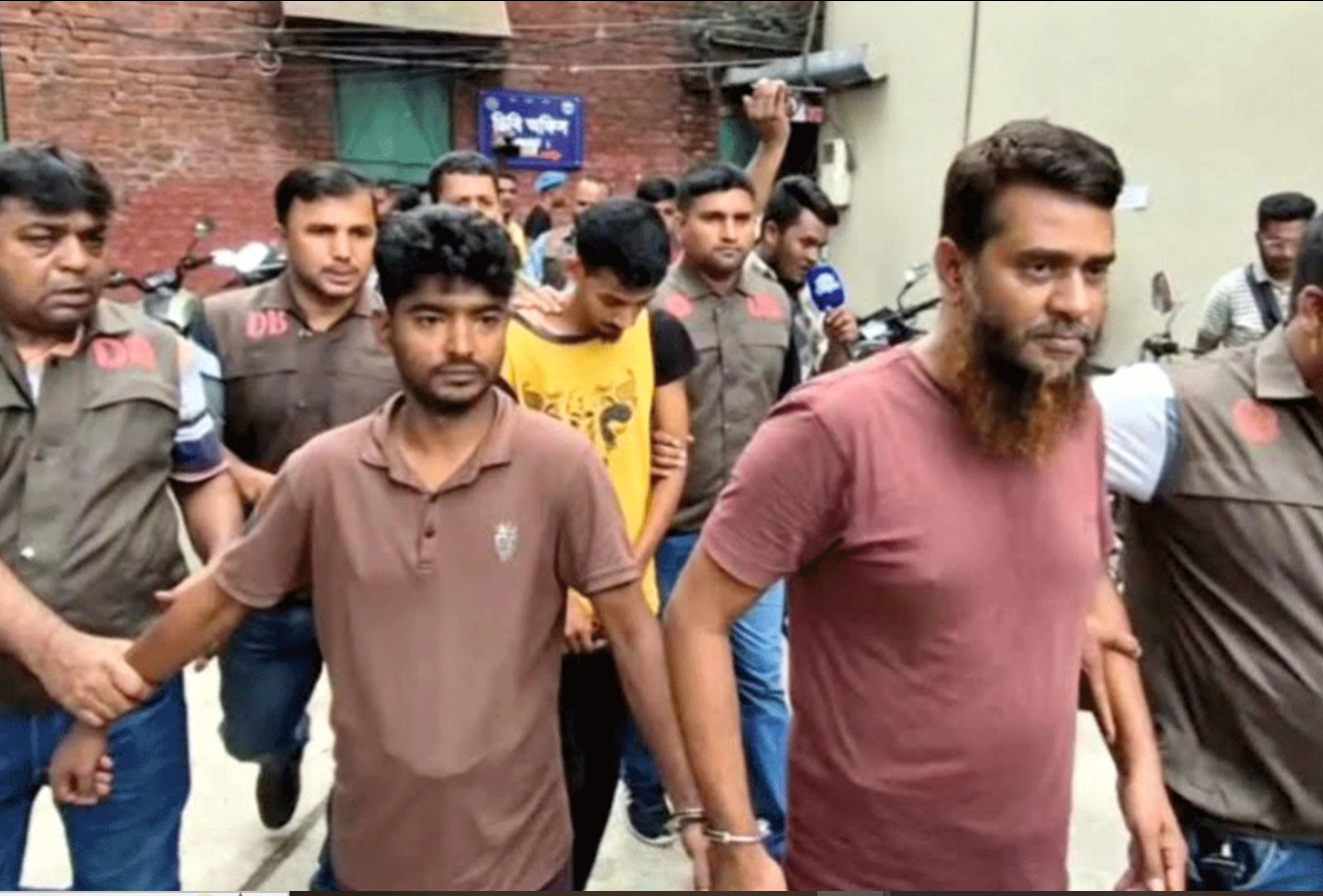 বগুড়ায় পুলিশ পরিচয়ে ১০২ ভরি স্বর্ণ ছিনতাই, গ্রেপ্তার ৪
